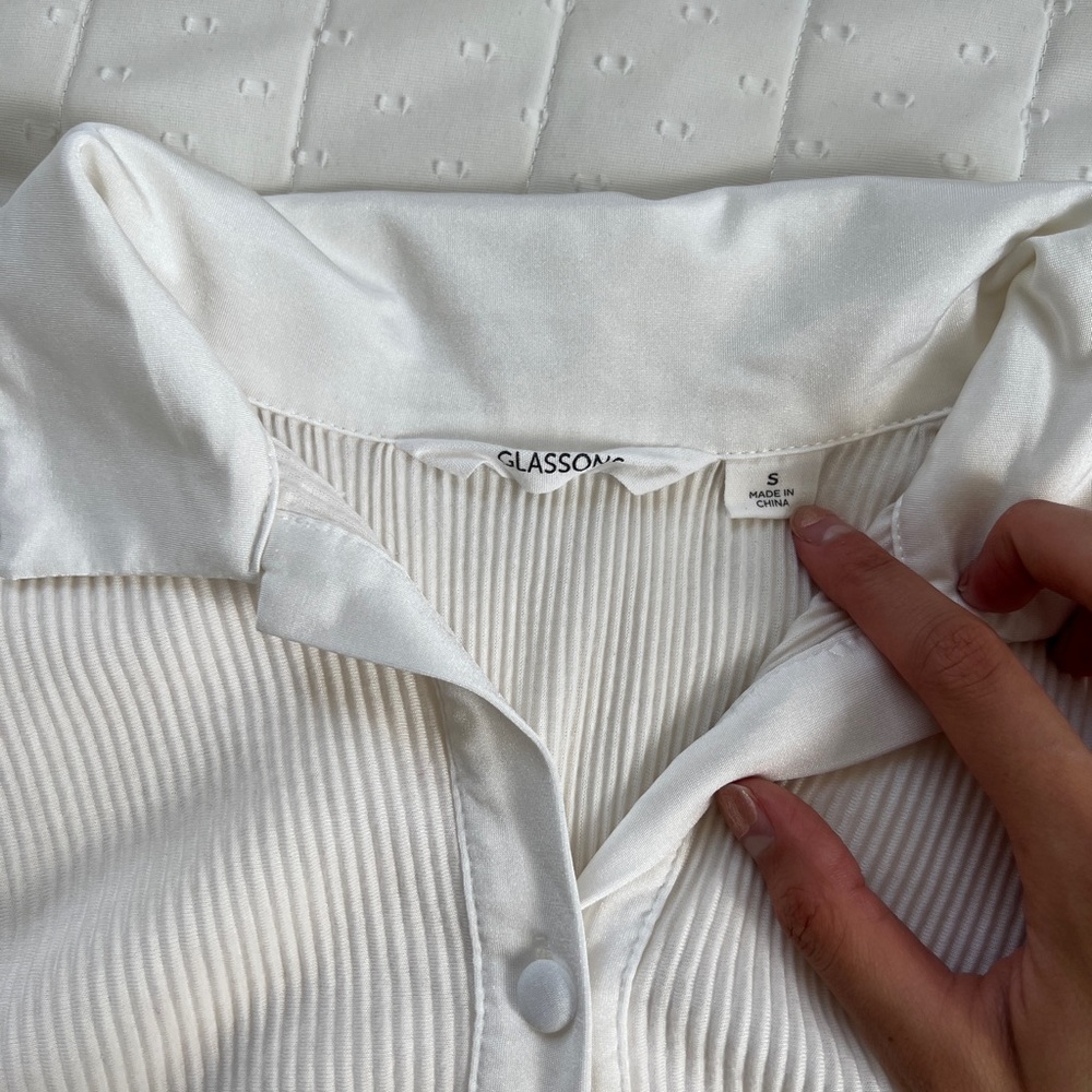 GLASSONS WHITE BUTTON UP🕊️
